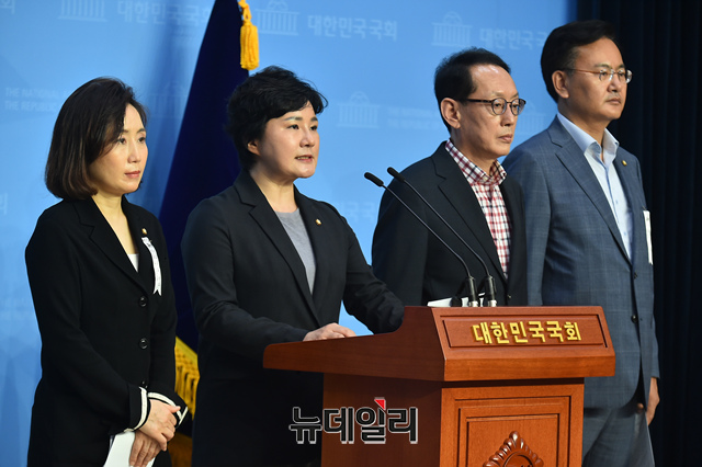 ▲ 김도읍·유상범·조수진·전주혜 등 통합당 법사위원들은 9일 오후 국회 소통관에서 기자회견을 열고 