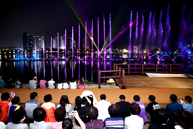 ▲ 영천시는 망정우로지 생태공원 음악분수를 시범 운영한다.ⓒ영천시