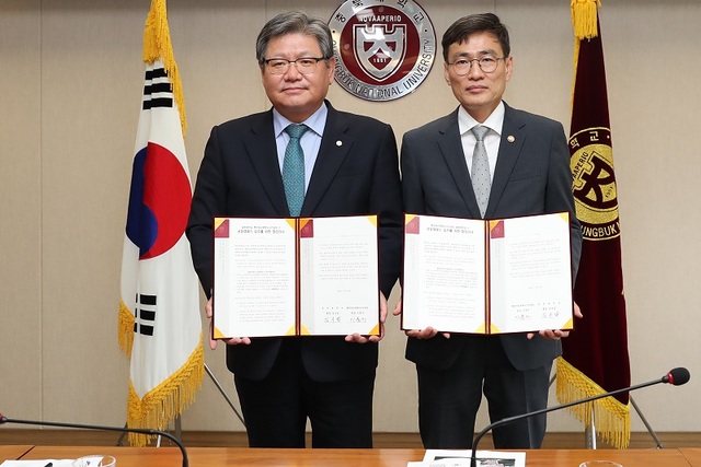 ▲ 충북대학교와 행정중심복합도시건설청이 10일 충북대 대학본부에서 ‘공동캠퍼스 입주를 위한 합의각서(MOA)’를 체결했다.ⓒ행정중심복합도시건설청