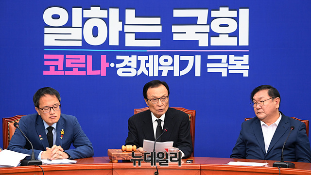 ▲ 이해찬 더불어민주당 대표가 13일 오전 국회에서 열린 최고위원회의에서 모두발언을 하고 있다. ⓒ박성원 기자