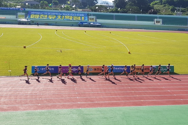 ▲ 예천군은 예천공설운동장에서 제49회 전국종별육상선수권대회를 개최하고 ‘육상의 메카 예천’ 이미지를 대내외적으로 부각시키고 있는 가운데 체육계 고위관계자들이 연이어 방문했다. 사진은 육상대회 장면.ⓒ예천군