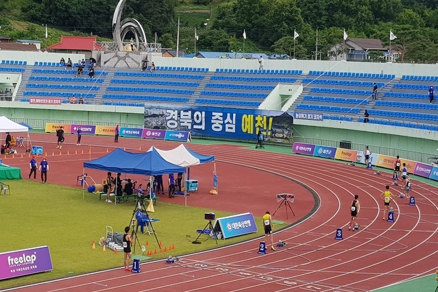 ▲ 예천여자고등학교 3학년의 신가은 선수가 전국종별육상선수권대회에서 경보 10km 여자고등부 대회신기록을 수립하며 우승을 차지했다.ⓒ예천군