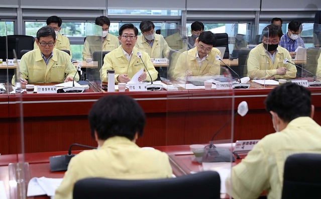 ▲ 양승조 충남도지사가 13일 도청에서 실국원장회의를 주재하고 있다.ⓒ충남도