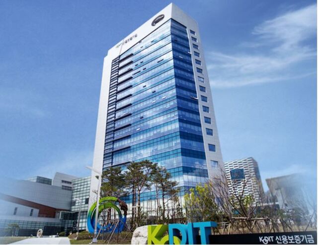 ▲ 신용보증기금은 광주광역시와 코로나19 장기화에 따른 광주시 소재 중소기업의 위기극복과 경영안정 지원을 위해 '매출채권보험 보험료지원 업무협약'을 체결했다고 13일 밝혔다. ⓒ신용보증기금