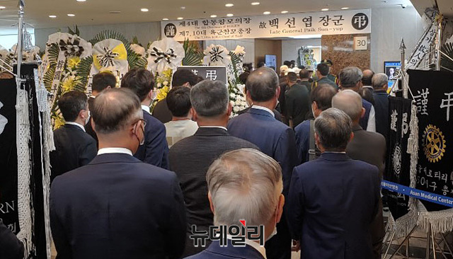 ▲ 고(故) 백선엽 장군(예비역 육군 대장)의 장례 사흘째인 13일 고인의 빈소에는 각계 각층의 조문이 끊이지 않았다. ⓒ뉴데일리 DB