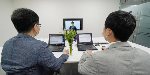 ▲ 롯데건설이 코로나19 장기화에 따른 언택트 시대에 맞춰 2020년 상반기 신입사원 인재 채용 면접을 온라인 화상면접으로 진행하고 있다. ⓒ 롯데건설