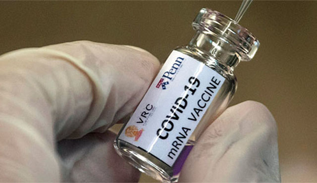 ▲ 태국의 의료진이 미국에서 제조한 실험용 백신을 사용할 준비를 하고 있다. ⓒ뉴시스 AP. 무단전재 및 재배포 금지.