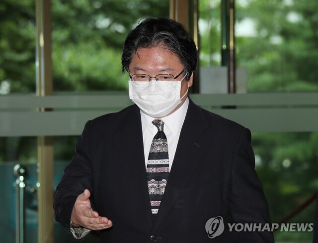 ▲ 소마 히로히사 주한 일본대사관 총괄 공사가 14일 오전 서울 종로구 도렴동 외교부 청사로 초치돼 청사로 들어오고 있다.ⓒ