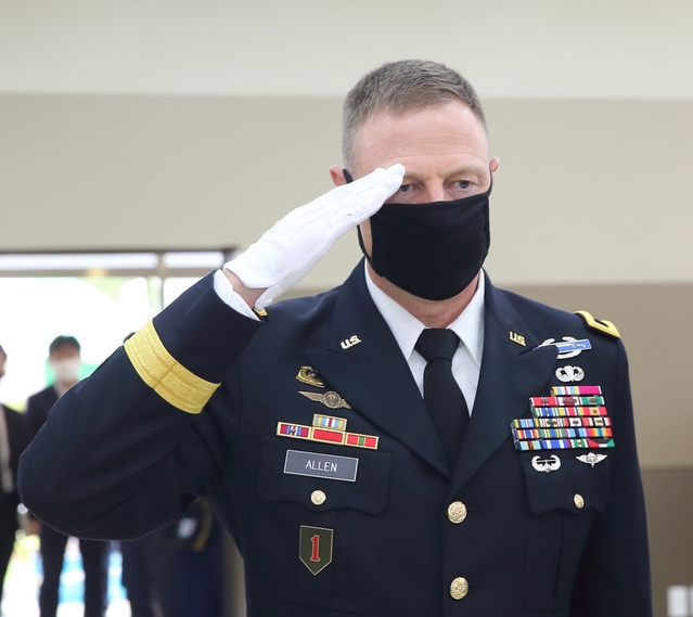 ▲ 한반도 미군 작전의 군수지원을 책임지고 있는 美19지원사령관이 고(故) 백선엽 예비역 대장을 추모했다.사진은 주한 美19지원사령관 스티븐 알랜 준장.ⓒ칠곡군