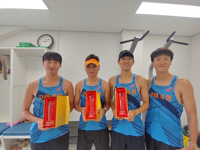 ▲ 구미시 운동선수단 육상팀이 지난 12일 속리산 크로스컨트리코스에서 열린 ‘2020런투보은 전국 크로스컨트리대회’에서 남자 일반부 단체전 우승을 차지했다.ⓒ구미시