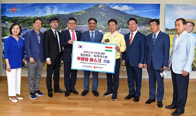 ▲ 이철우 경북도지사는 유스프 샤리프조다 주한 타지키스탄 대사와 만남을 갖고 방역용 마스크를 전달했다.ⓒ경주엑스포