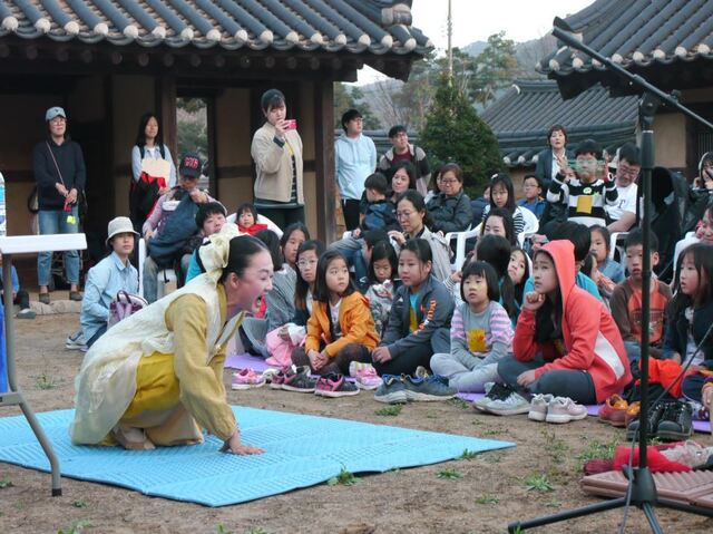 ▲ 홍범식 선생 고가에서 열리는 문화행사 모습.ⓒ괴산군