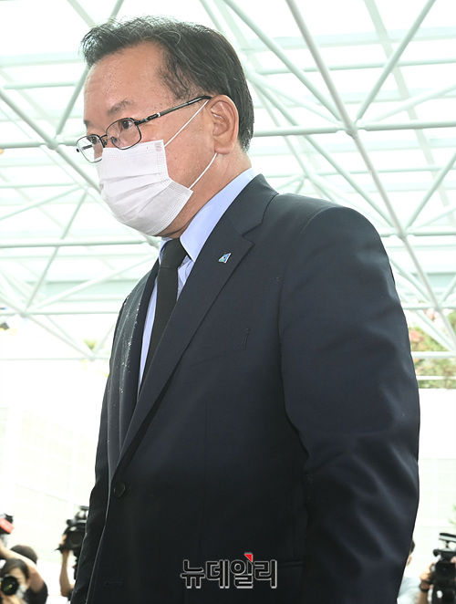 ▲ 김부겸 전 의원이 지난 10일 오전 서울 종로구 서울대학교 장례식장에 마련된 故 박원순 서울시장의 빈소를 조문한 뒤 장례식장을 나서고 있다. ⓒ박성원 기자
