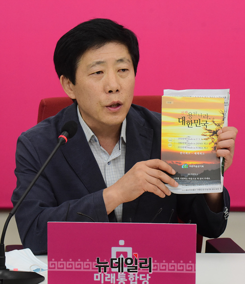 ▲ 박상학 자유북한운동연합 대표가 지난 1일 오전 국회에서 주호영 미래통합당 원내대표를 만나 면담에 앞서 발언을 하고 있다. ⓒ이종현 기자