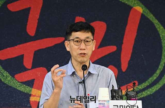 ▲ 진중권 전 동양대 교수가 법원이 이동재 전 채널A 기자에게 구속영장을 발부한 것을 두고 