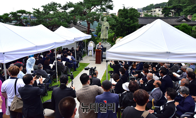 ▲ 인보길 건국이념보급회 회장이 19일 서울 종로구 이화장에서 열린 건국대통령 우남 이승만 서거 55주기 추모식서 추모사를 하고 있다. ⓒ정상윤 기자