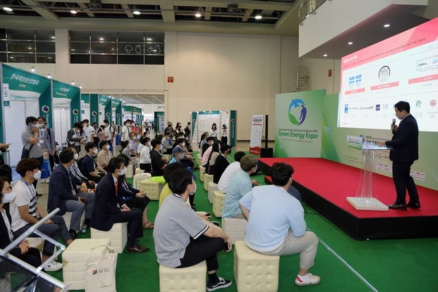 ▲ 기술 및 시장경쟁력을 갖춘 지역의 중소기업에 이목이 집중된 가운데, 대구지역 참가업체로는 서창전기통신, ㈜아진솔라텍, ㈜동진이엔지 등이 20개사 66여 부스 규모로 참가했다. ⓒ엑스코