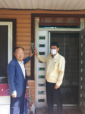 ▲ 영양군은 국가유공자 명패 달아드리기 사업을 펼치고 있다.ⓒ영양군