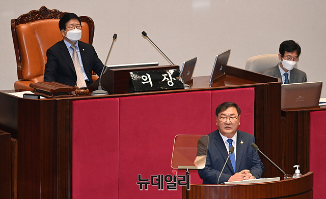 ▲ 김태년 더불어민주당 원내대표가 20일 국회 본회의장에서 열린 원내교섭단체 대표 연설에서 '행정수도 이전'을 주장했다. ⓒ박성원 기자