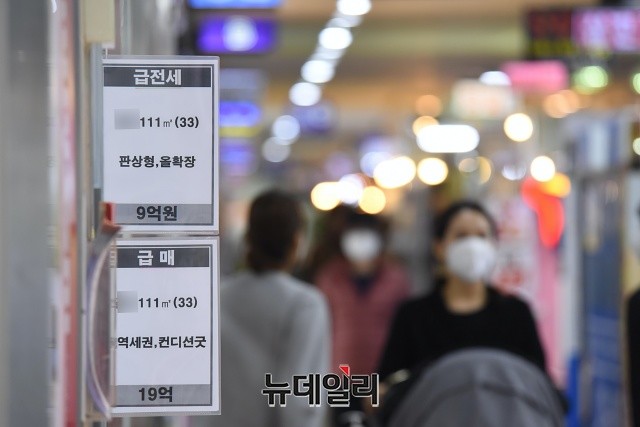 ▲ 서울에서 공시지가 6억원이 넘는 주택을 보유해 재산세 상승폭이 상한선까지 오른 가구가 문재인 정부 3년 사이 14.2배 증가한 것으로 나타났다. ⓒ권창회 기자