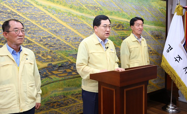 ▲ 주낙영 시장은 담화문을 발표하고 맥스터증설 여론조사 결과를 재검토에 전달했다.ⓒ경주시