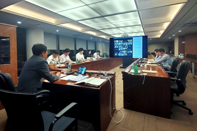 ▲ 김윤식 신협중앙회장이 세계신협협의회(WOCCU) 화상회의에서 코로나19 대응방안에 대해 논의하고 있다.ⓒ신협