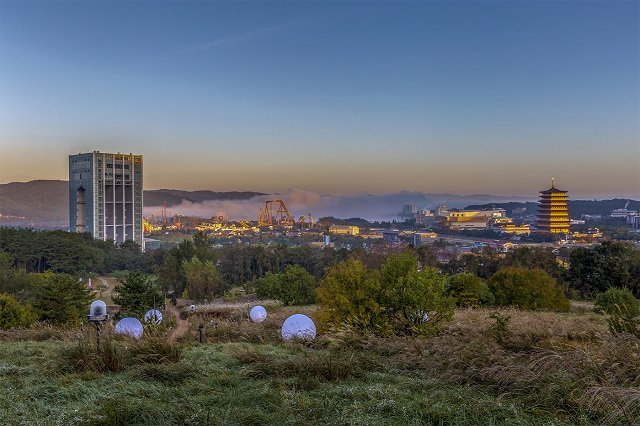 ▲ 전국 최초의 맨발 전용 둘레길 ‘비움 명상길’ 전경.ⓒ경주엑스포