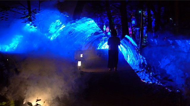 ▲ 전국 최초의 야간 체험형 산책코스 ‘신라를 담은 별(루미나 나이트 워크)’ 터널 구간 모습.ⓒ경주엑스포