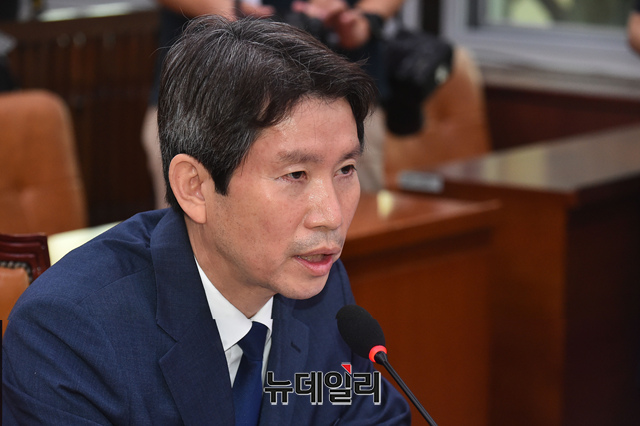 ▲ 이인영 통일부장관 후보자가 23일 오전 국회에서 열린 통일부장관 후보자 인사청문회에 참석해 의원들의 질문에 답하고 있다. ⓒ이종현 기자
