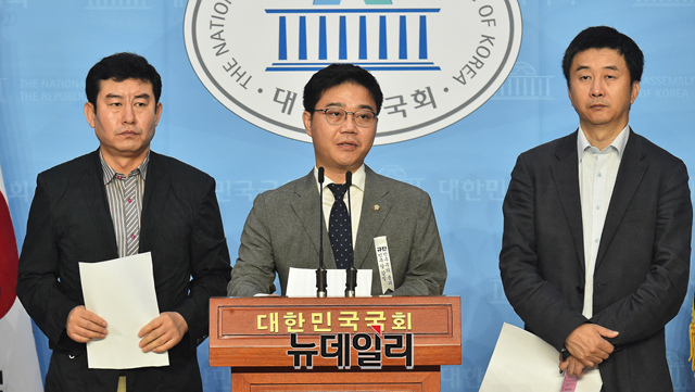 ▲ 통일부의 일부 탈북단체에 대한 법인 설립허가 취소 및 단체에 대한 사무감사 등을 두고 지성호(사진) 미래통합당 의원은 23일 오후 국회 기자회견에서 