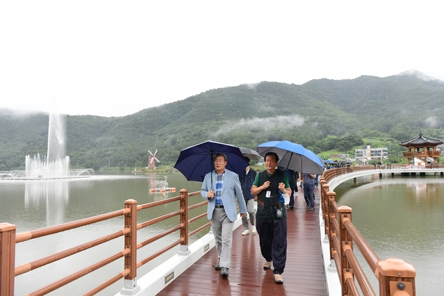 ▲ 곽용환 고령군수와 간부공무원 30여 명이 지난 24일 달성군의 주요시설인 낙동강레포츠밸리, 도동서원, 송해공원을 방문했다.ⓒ고령군
