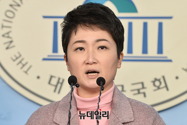 ▲ 시민단체 행동하는자유시민(대표 이언주)이 27일 정부의 부동산 정책에 대해 헌법소원을 제기했다. ⓒ박성원 기자