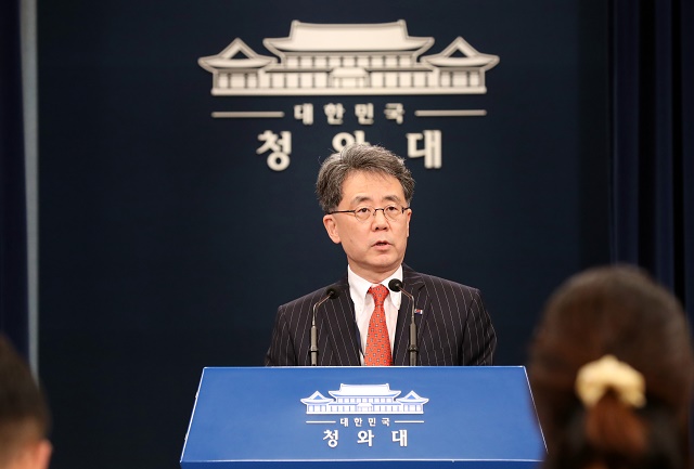 ▲ 김현종 국가안보실 2차장이 28일 청와대 춘추관 대브리핑룸에서 한-미 미사일 지침과 관련해 