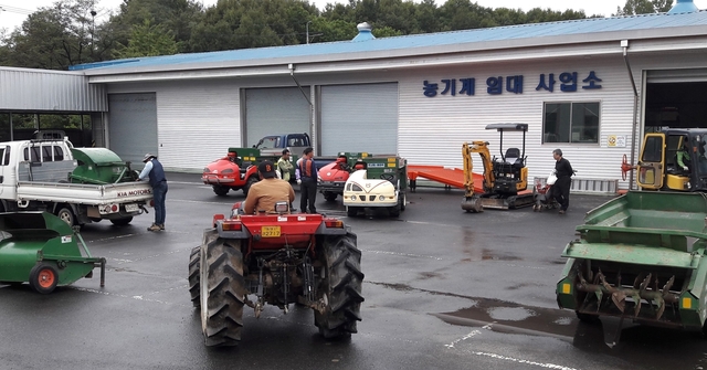 ▲ 성주군은 코로나19 발생이 지속됨에 따라 임대농기계 50%감면 기한을 당초 7월말에서 12월말까지 연장 추진하기로 결정했다.ⓒ성주군