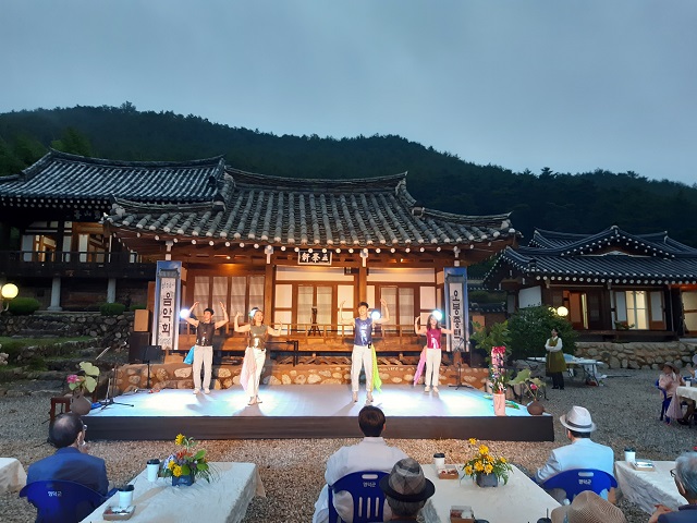 ▲ 경북문화관광공사는 ‘맑은 공기 고택 음악회’를 영덕군 오봉종택에서 개최했다.ⓒ영덕군