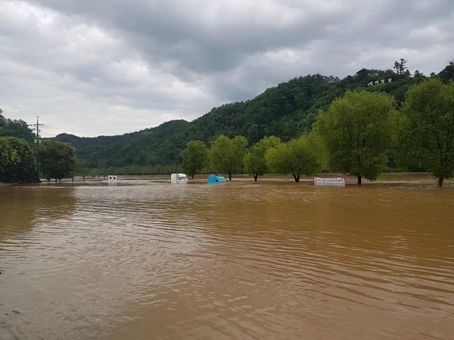 ▲ 물에 잠긴 농다리.ⓒ임영은 충북도의원 페북 캡처.