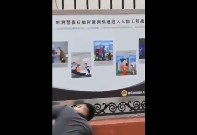▲ 중국 베이징 시당국은 최근 지하시설 옆에 공습경보 대피에 관한 정보 안내판을 부착했다. ⓒ트위터 영상캡쳐.
