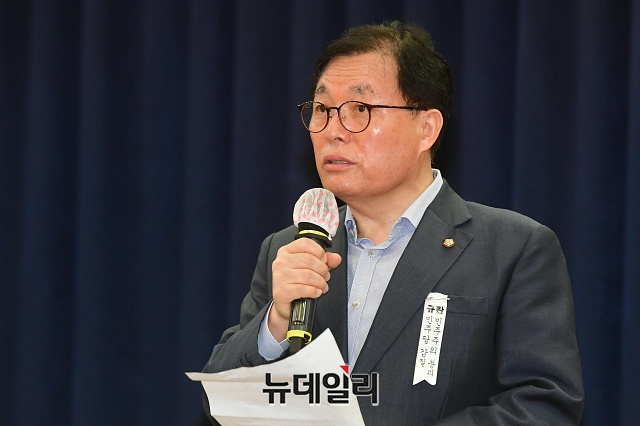 ▲ 이채익(사진) 미래통합당 의원(탈원전대책특위 위원장)과 원자력살리기국민행동 등 시민단체들은 30일 오후 1시20분쯤 국회 소통관에서 기자회견 열고 문재인 정권의 최재형 감사원장 흔들기를 규탄했다. ⓒ권창회 기자