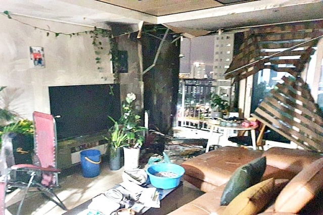 ▲ 30일 오후 7시2분쯤 세종시 새롬동의 한 아파트 15충에서 화재가 발생해 주민 100여명이 대피하는 소동을 벌였다. 사진은 화재현장.ⓒ세종소방본부