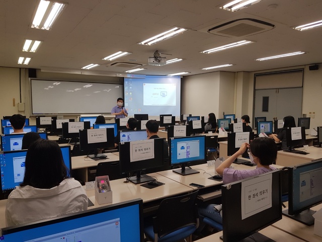 ▲ 계명대가 하계방학을 맞아 비전공자들을 대상으로 IT특강을 진행해 학생들의 역량을 키워주고 있다.ⓒ계명대