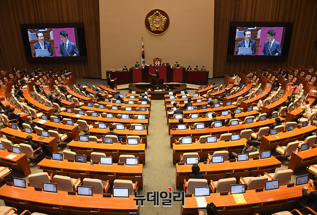 ▲ 지난 22일 국회 대정부 질문 때의 본회의장 모습. ⓒ박성원 기자