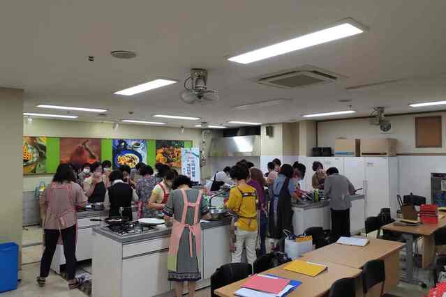 ▲ 대구시농업기술센터는 대구식문화연구회원을 대상으로 지역 농산물을 활용한 케이터링 디자인 교육을 진행한다.ⓒ대구시농업기술센터