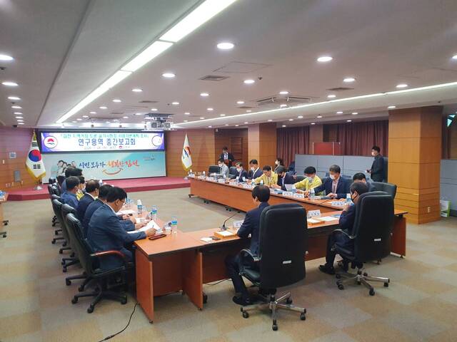 김천시는 지난 7월 28일 국가 드론실기시험장 사업기본계획 조사 중간보고회를 시청 2층 회의실에서 개최했다.ⓒ김천시