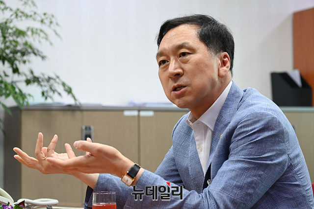 ▲ 김기현 미래통합당 의원이 3일 자신의 국회 사무실에서 뉴데일리와 인터뷰를 가지고 있다. ⓒ박성원 기자