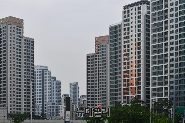 ▲ 3일 서울시가 서울부동산정보광장에 공개한 자료에 따르면, 지난 7월 서울 아파트 전세 거래량은 6304건으로 전년 같은 기간의 62% 수준에 그쳤다. ⓒ뉴데일리 DB