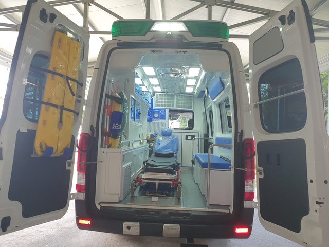 ▲ 청도군은 지난 30일 신종 코로나 바이러스 감염증(코로나19) 확진 환자 이송을 위한 음압특수구급차를 구입하여 보건소에 배치했다.ⓒ청도군