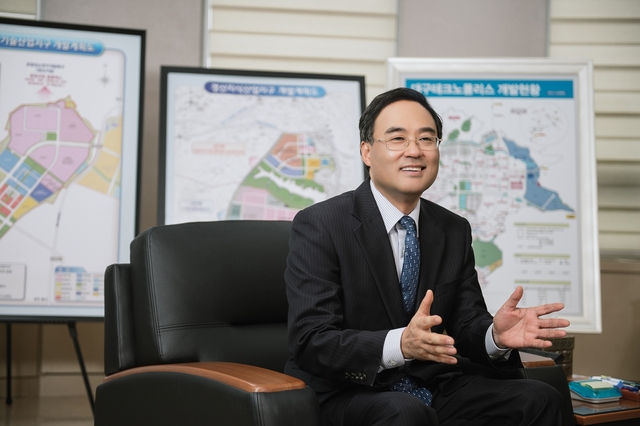 ▲ 최삼룡 대구경북경제자유구역청장은 4일 지역 내 글로벌혁신성장거점으로 나아가고 있는 테크노폴리스지구를 방문해 현장 소통의 행보를 이어나갔다.ⓒ 대구경북경제자유구역청