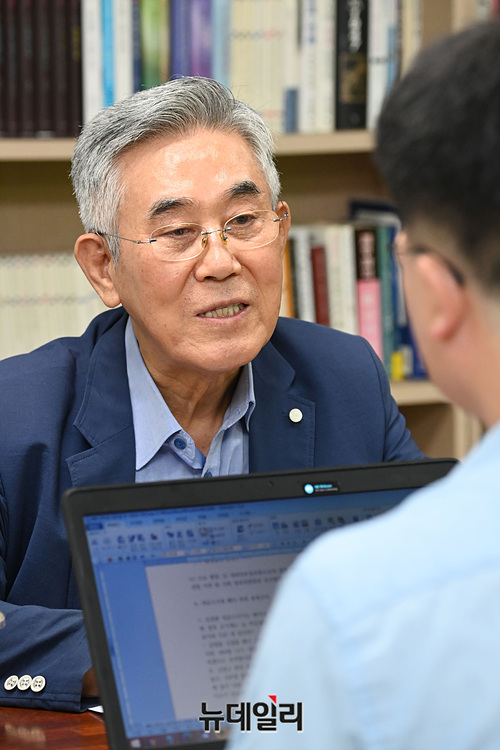 ▲ 염돈재 전 성균관대 국가전략정보원 원장. 노무현 정부에서 국정원 제1차장을 지냈다. ⓒ박성원 기자