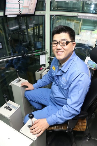 ▲ 포항제철소 제강부에 근무하는 이정훈 대리.ⓒ포항제철소