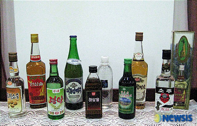 북한의 다양한 술들. ⓒ뉴시스. 무단전재 및 재배포 금지.